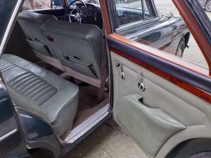 Image 26/34 of Rover 3 Litre Mk II (1963)