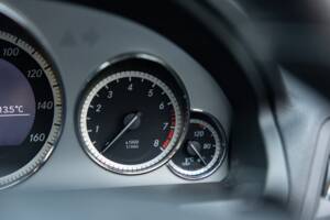 Bild 30/44 von Mercedes-Benz E 500 (2010)