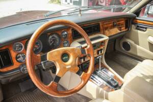 Image 26/44 of Jaguar XJ 12 (1990)
