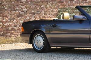 Image 14/50 of Mercedes-Benz 500 SL (1990)