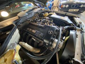 Bild 43/66 von Mercedes-Benz 190 E 2.3-16V (1986)