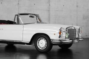 Image 12/50 of Mercedes-Benz 280 SE 3,5 (1969)