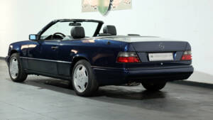 Immagine 6/20 di Mercedes-Benz E 220 (1996)