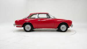 Image 6/15 de Alfa Romeo 2000 GT Veloce (1974)