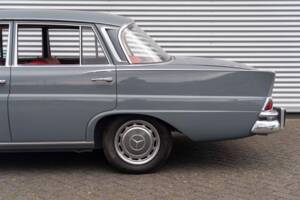 Image 6/8 de Mercedes-Benz 220 S b (1962)