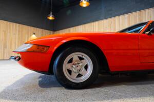 Image 24/74 of Ferrari 365 GTB/4 Daytona (1971)