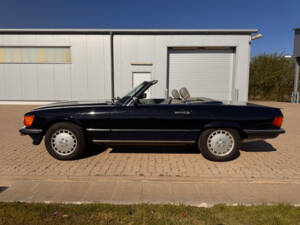 Afbeelding 33/59 van Mercedes-Benz 560 SL (1986)