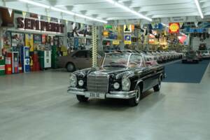 Image 2/50 of Mercedes-Benz 220 SE b (1963)