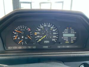 Bild 22/22 von Mercedes-Benz 300 E 4-Matic (1988)