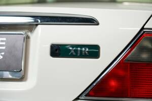 Image 30/50 of Jaguar XJR 4.0 (1995)