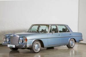 Afbeelding 2/36 van Mercedes-Benz 300 SEL 6.3 (1970)