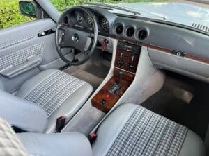 Afbeelding 17/65 van Mercedes-Benz 300 SL (1988)