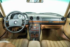 Bild 7/50 von Mercedes-Benz 300 D (1983)