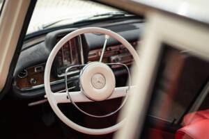 Image 26/42 of Mercedes-Benz 220 SE b (1965)