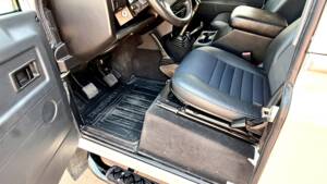 Bild 10/18 von Land Rover Defender 90 TD4 (2007)