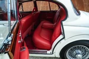 Bild 36/51 von Jaguar 240 (1968)