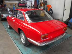 Image 9/50 of Alfa Romeo Giulia GT 1300 Junior (1972)