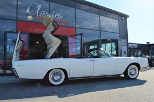 Image 22/50 of Lincoln Continental Convertible (1967)