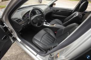 Image 11/72 of Mercedes-Benz E 55 AMG (2002)