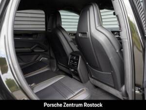 Obraz 27/33 pojazdu Porsche Cayenne Coupé Turbo S E-Hybrid (2026)