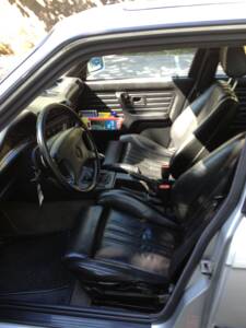 Immagine 41/50 di BMW 325i Touring (1992)