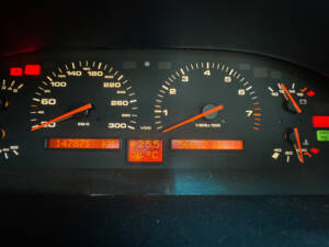 Immagine 33/77 di Porsche 928 GT (1990)