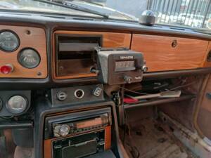 Image 6/8 of Triumph 2000 Mk II (1972)
