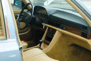 Bild 25/50 von Mercedes-Benz 420 SE (1988)