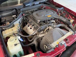 Image 15/21 of Mercedes-Benz 230 E (1992)