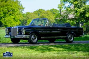 Image 43/52 of Mercedes-Benz 220 SE b (1963)