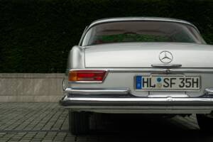 Image 22/95 of Mercedes-Benz 280 SE 3,5 (1970)