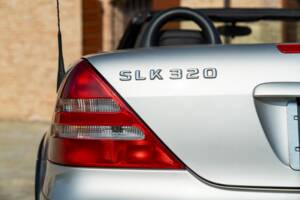 Obraz 13/48 pojazdu Mercedes-Benz SLK 320 (2001)