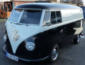 Image 2/18 of Volkswagen T1 panel van (1963)