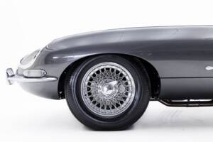 Image 4/32 of Jaguar E-Type 3.8 (1961)