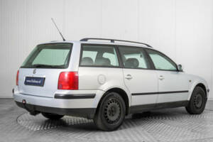 Image 2/14 of Volkswagen Passat Variant 1.9 TDI (1999)