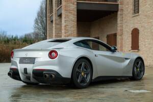 Image 7/50 of Ferrari F12berlinetta (2013)