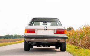 Image 11/80 of BMW 320i (1983)