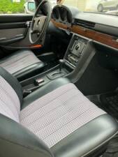 Image 13/15 de Mercedes-Benz 280 SE (1977)