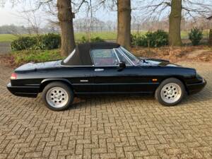 Bild 4/18 von Alfa Romeo 2.0 Spider (1991)