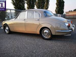 Image 10/64 of Daimler V8-250 (1969)