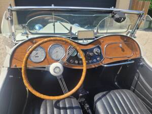 Image 2/8 of MG TD (1951)