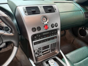 Image 33/43 of Aston Martin V12 Vanquish (2003)