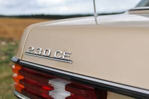 Image 12/33 of Mercedes-Benz 230 CE (1985)