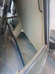 Image 15/19 of Mercedes-Benz 560 SL (1987)