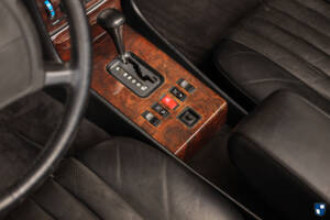 Image 41/85 of Mercedes-Benz 560 SL (1986)