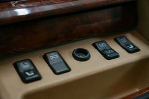 Image 22/41 of Mercedes-Benz 560 SEC (1990)