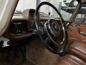 Image 16/29 de Mercedes-Benz 230 S (1965)