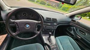 Image 15/18 of BMW 523i (1996)