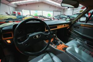 Image 11/16 of Jaguar XJ-S 3.6 (1988)