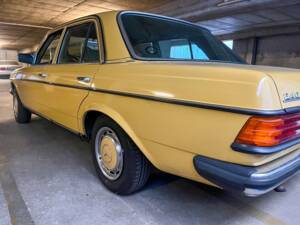 Image 5/139 of Mercedes-Benz 240 D (1978)